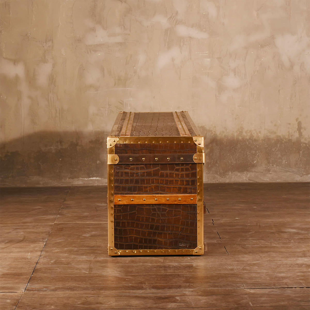 Vintage Antique Crocodile Trunk-RT130